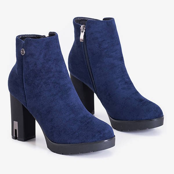 Dunkelblaue isolierte Stiefel auf einem hohen Pfosten Madena - Schuhe