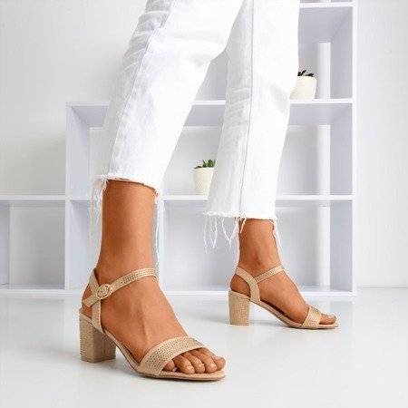 Beige Sandalen auf einem höheren Pfosten, verziert mit Tina Zirkonia - Schuhe 1