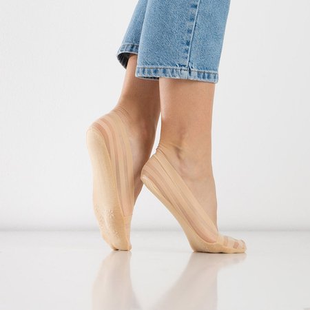Beige gestreifte Ballerinas Füße - Socken