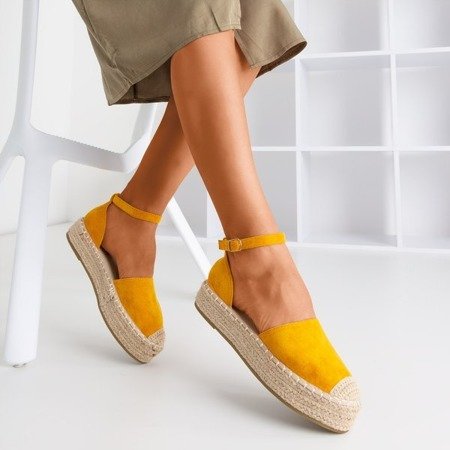 Frauen-Senf-Espadrilles auf der Maritel-Plattform - Schuhe
