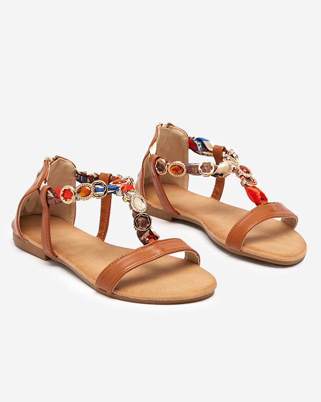 Kamelfarbene Damensandale mit dekorativem Gürtel Hasiro - Schuhe