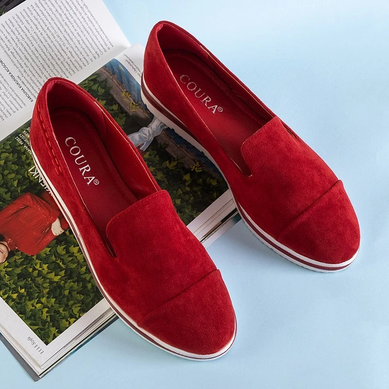 OUTLET Roter Damenmokassin auf niedrigem Keilabsatz Dardariel - Schuhe