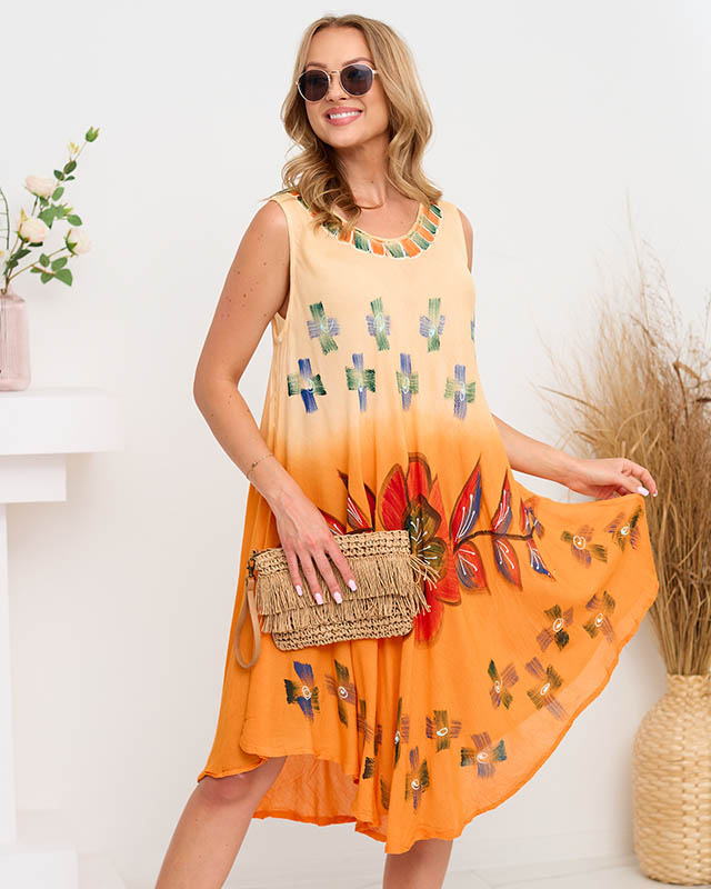 Orangefarbener Damen-Strandumhang in einem geblümten Kleid - Kleidung