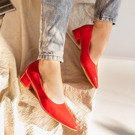 Rot lackierte Pumps mit flachen Absätzen Marisola - Schuhe