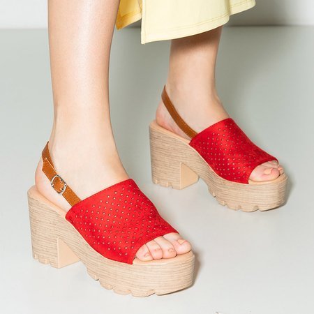 Rote durchbrochene Damensandalen für Frauen auf der Noria-Post - Schuhe