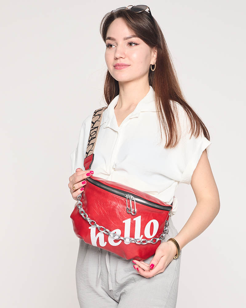 Rote kleine Handtasche mit weißer Aufschrift - Accessoires