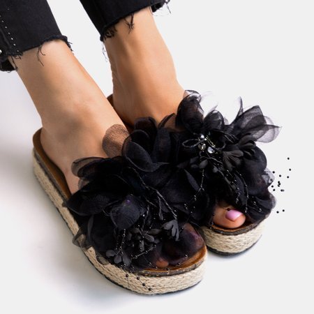 Schwarze Damenpantoffeln auf dem Isilda-Plateau - Schuhe