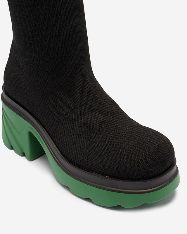 Schwarze und grüne Damenstiefel auf der Post Korlicca - Schuhe