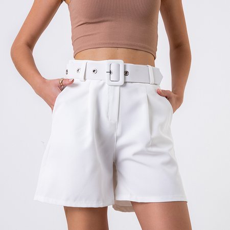 Weiße Shorts für Frauen mit Gürtel - Kleidung