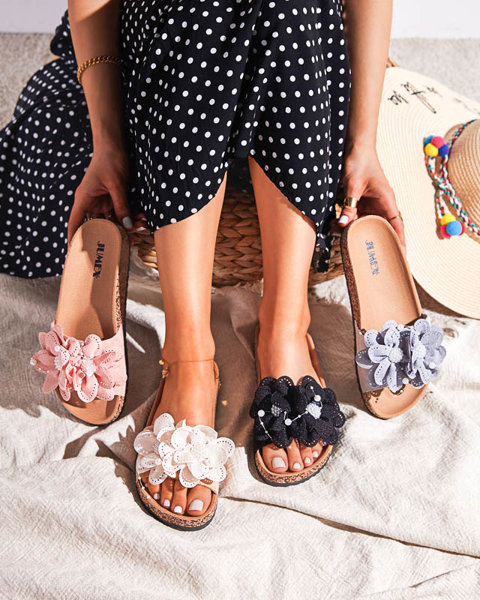 Beige Damenhausschuhe mit Stoffblumen Serine - Schuhe