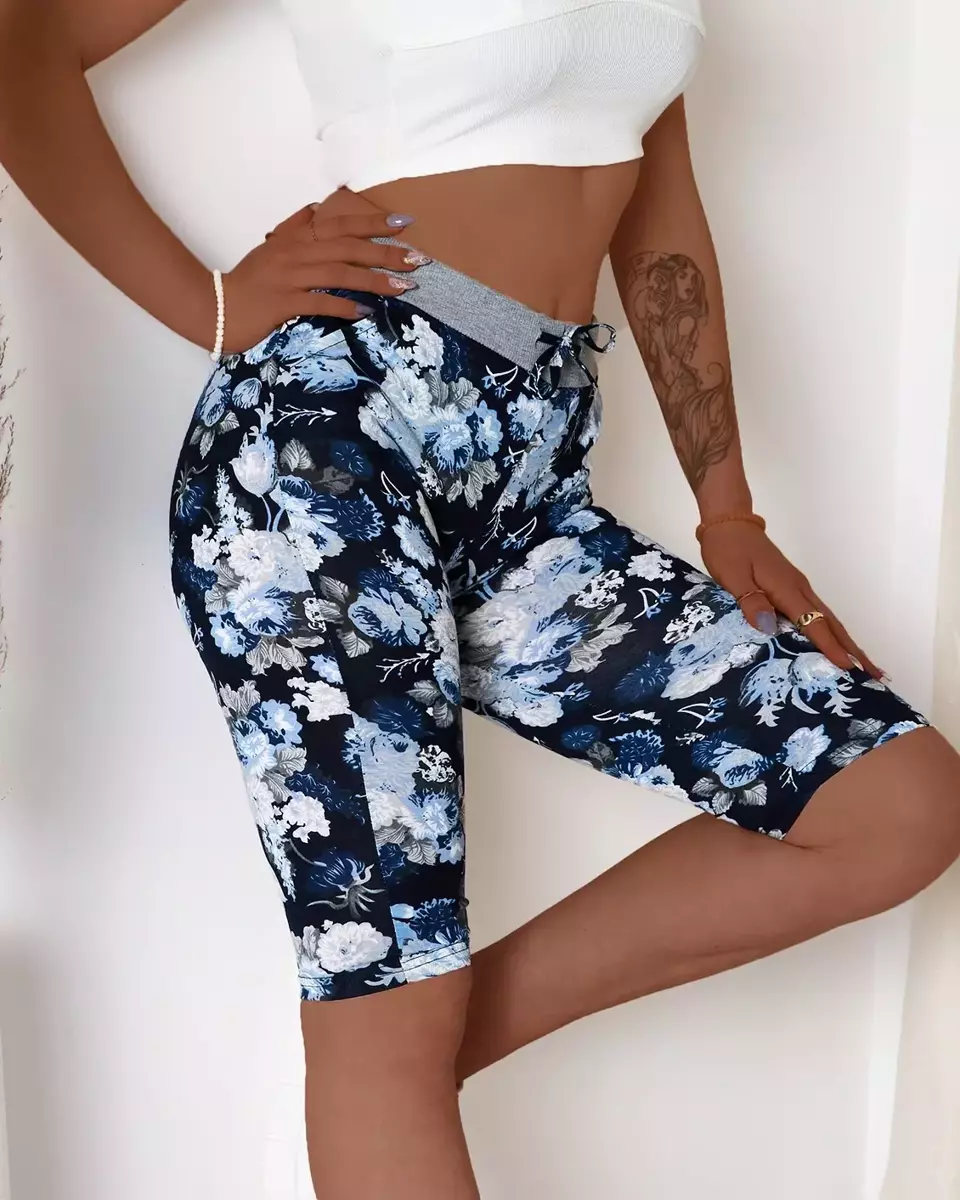 Blaue Damen-Shorts in 3/4-Länge mit Blumenmuster - Kleidung
