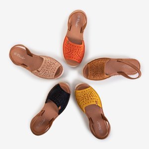Durchbrochene Sandalen aus Senf für Frauen auf der Pieqa-Plattform - Schuhe