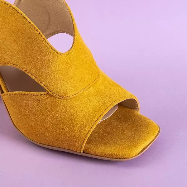 Gelbe Damensandalen auf der Biserka Post - Schuhe