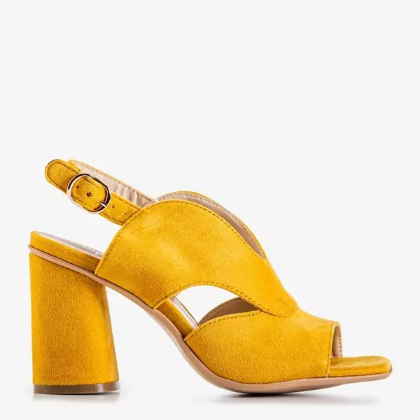 Gelbe Damensandalen auf der Biserka Post - Schuhe