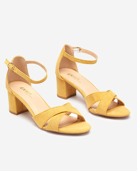 Gelbe Damensandalen auf der Post Nenki - Schuhe