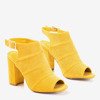Gelbe Sandalen an einem durchbrochenen Pfosten Amberlu - Footwear