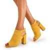 Gelbe Sandalen an einem durchbrochenen Pfosten Amberlu - Footwear