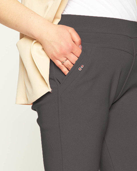 Graue 3/4-Shorts in PLUS SIZE für Damen - Kleidung