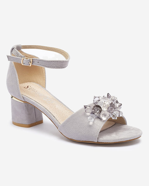 Graue Damensandalen auf einem Pfosten mit dekorativen Kristallen Cerosso- Footwear