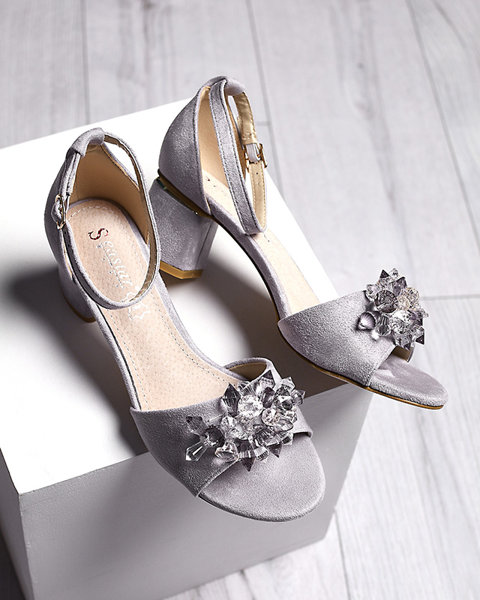 Graue Damensandalen auf einem Pfosten mit dekorativen Kristallen Cerosso- Footwear