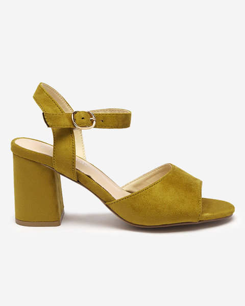 Grüne und gelbe Sandalen auf der Post Elga - Schuhe