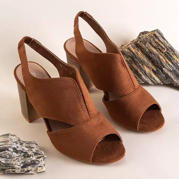 OUTLET Braune Damen-Sandalen aus Öko-Wildleder auf dem Luvenia-Pfosten - Schuhe