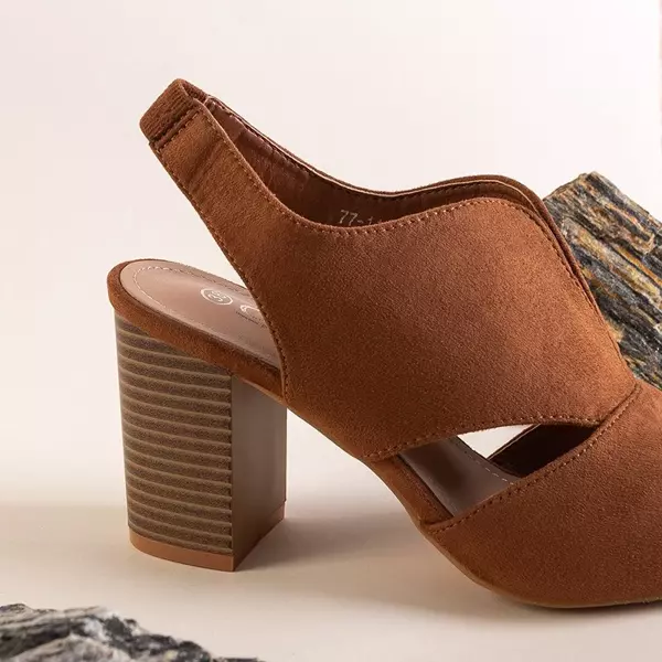 OUTLET Braune Damen-Sandalen aus Öko-Wildleder auf dem Luvenia-Pfosten - Schuhe