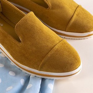 OUTLET Gelbe Damenmokassins auf einem niedrigen Keil Dardariel - Schuhe