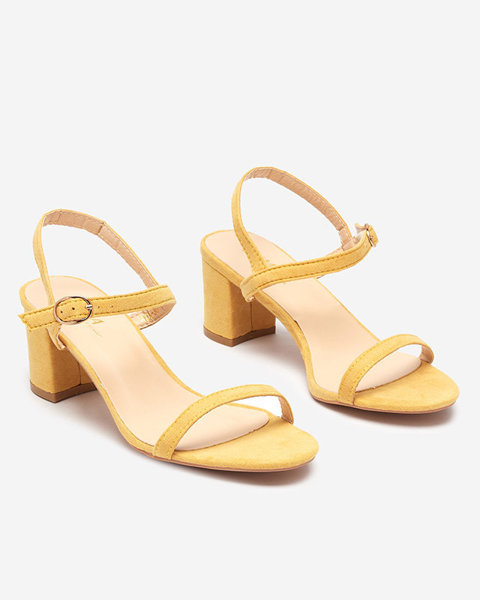 OUTLET Gelbe Damensandalen auf einem Pfosten Usopi- Schuhe