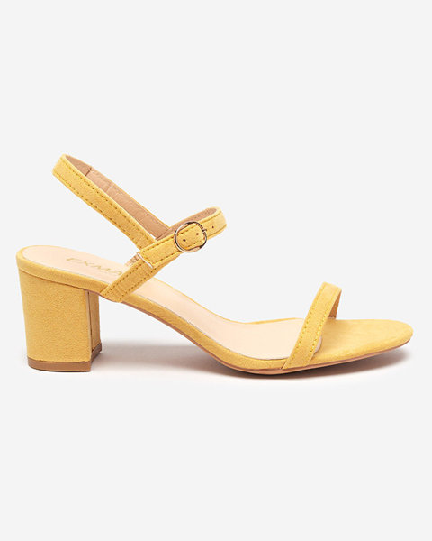 OUTLET Gelbe Damensandalen auf einem Pfosten Usopi- Schuhe