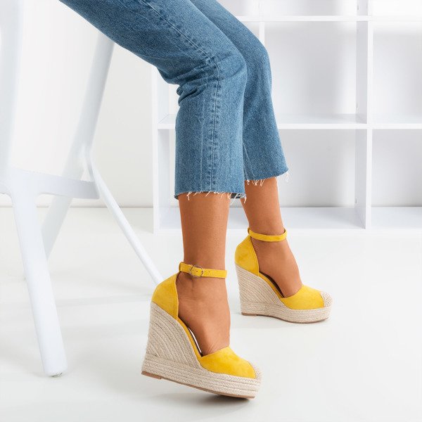 OUTLET Gelbe Espadrilles auf einer Espadrille von Miguelita - Footwear