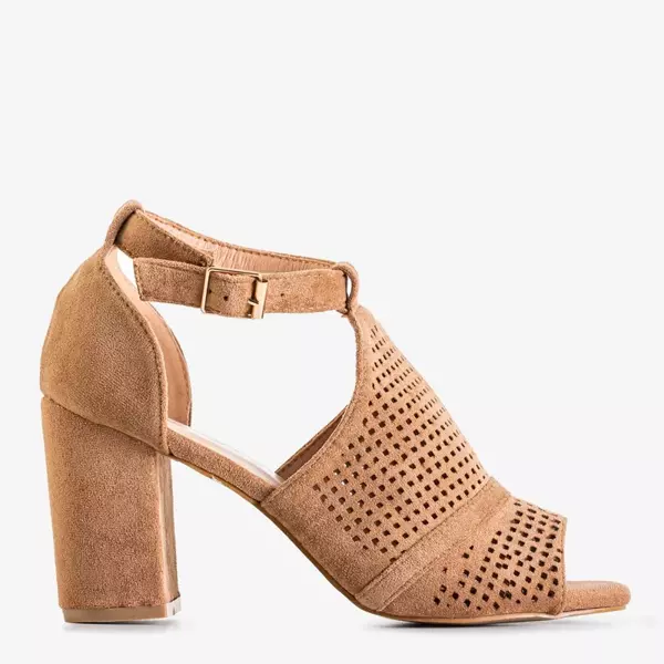 OUTLET Kamelfarbene durchbrochene Sandalen für Damen auf einem Pfosten Folawia - Schuhe