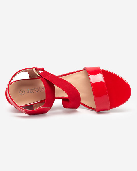OUTLET Rot lackierte Damensandalen am Wopala-Fußbekleidungsposten