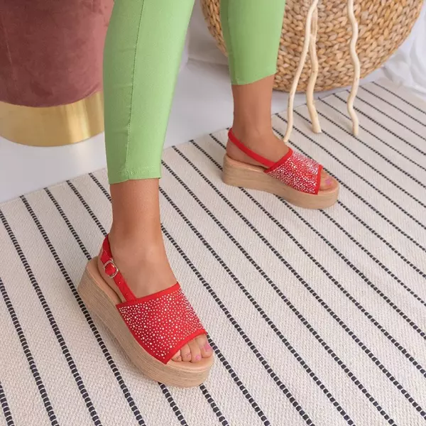 OUTLET Rote Damensandalen auf der Peneli-Plattform - Schuhe