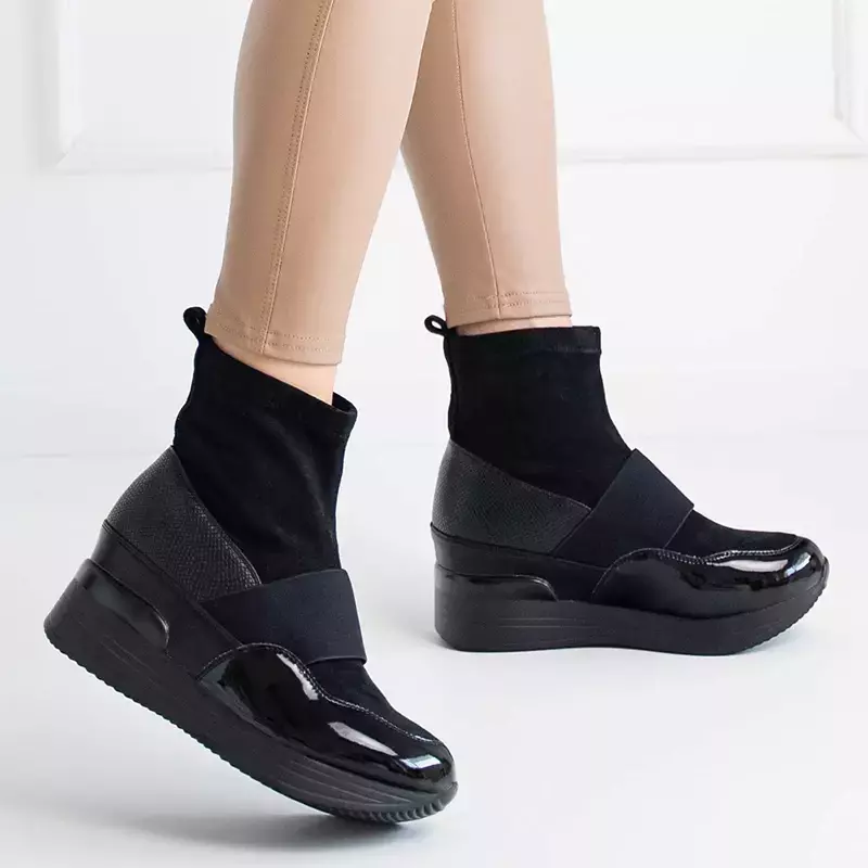 OUTLET Schwarze Damen-Stiefeletten zum Hineinschlüpfen mit Prägung und Lackleder Keledi - Footwear