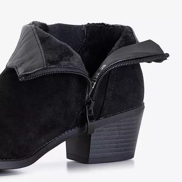 OUTLET Schwarze Damenstiefel mit flachen Absätzen Reqvo - Schuhe