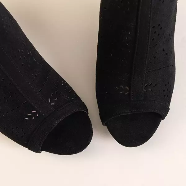 OUTLET Schwarze durchbrochene Sandalen für Damen am Jasmines-Pfosten - Schuhe