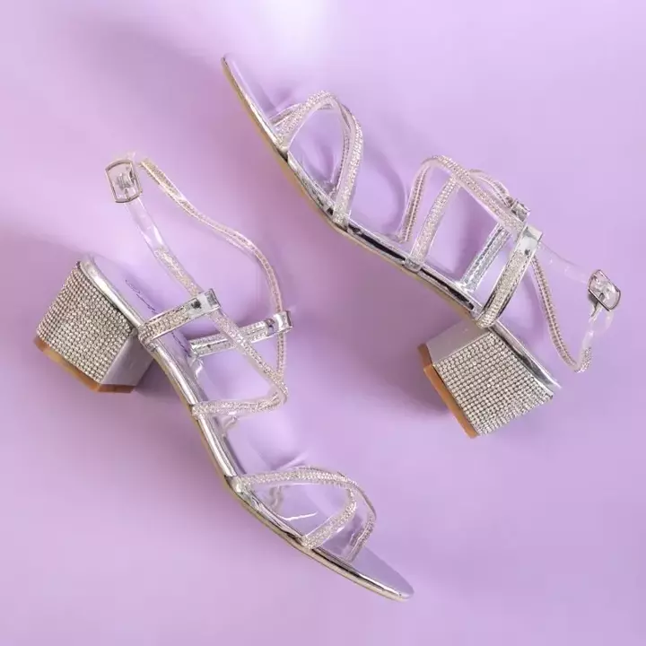 OUTLET Silberne Damensandalen auf einem Pfosten mit Zirkonias Jukko - Schuhe