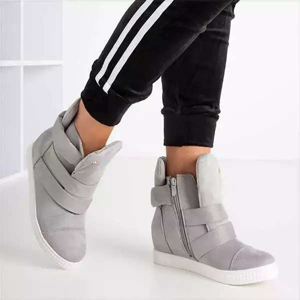 OUTLET Weiße und graue Sneakers auf einem Indoor-Wedge Brisbane - Schuhe