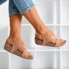 Rosa Sandalen für Damen auf einer dicken Strolla-Plattform - Schuhe