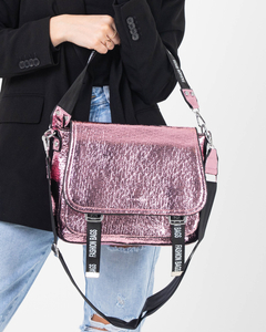 Rosafarbene Damenhandtasche aus glänzendem Kunstleder - Accessoires