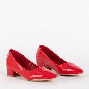 Rot lackierte Pumps mit flachen Absätzen Marisola - Schuhe