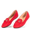 Rote Slipper mit dekorativem Tessea-Teller - Schuhe