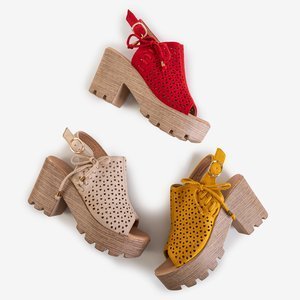 Rote durchbrochene Damensandalen für Frauen auf dem Noris-Pfosten - Schuhe