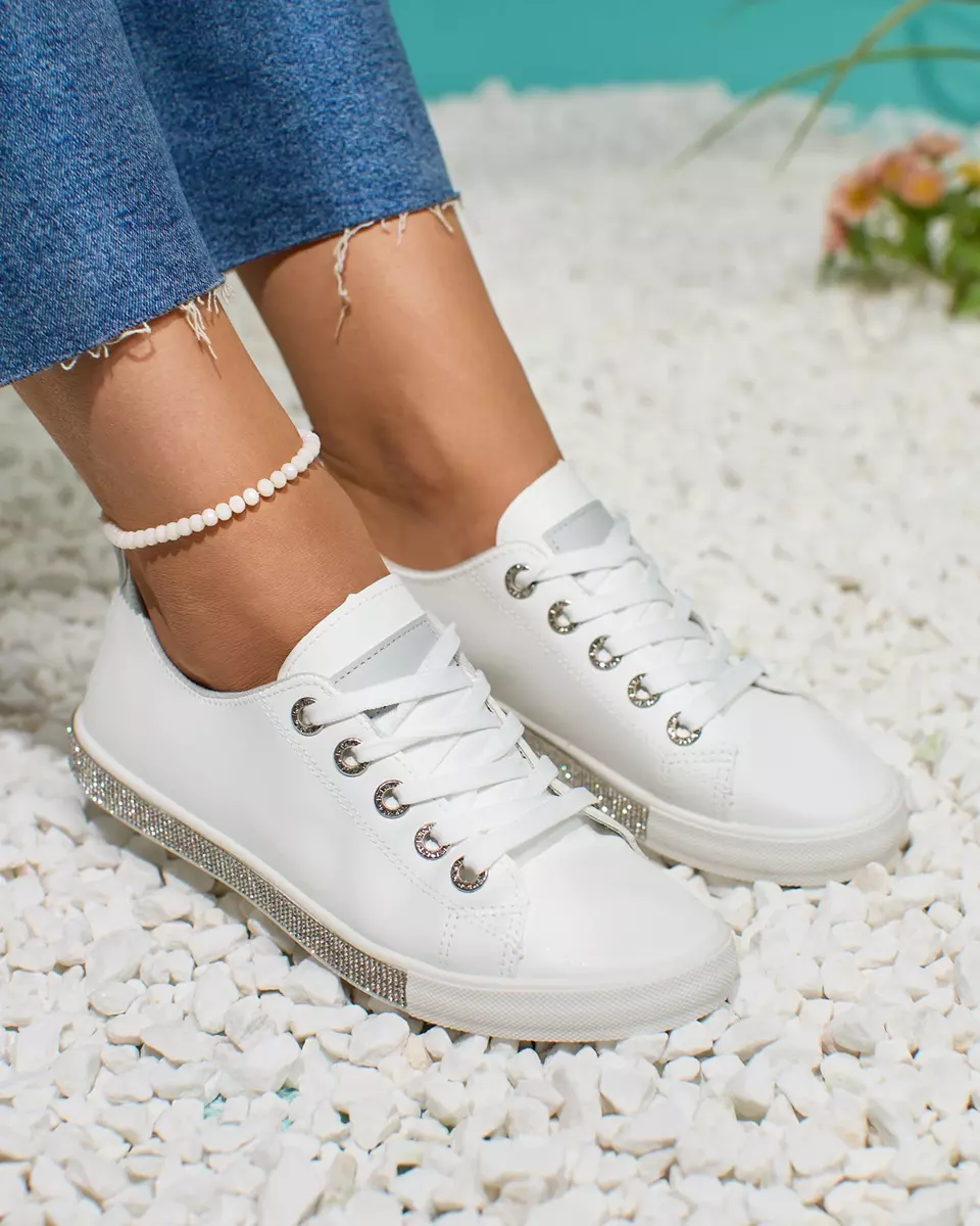 Royalfashion Weiße Damen-Sneaker mit Zirkonen und grauen Einsätzen Zutifa