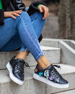 Schwarz glänzende Damen-Sneakers mit bunten Springso-Patches - Footwear