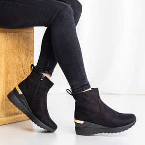 Schwarze Damen-Stiefeletten aus Öko-Wildleder auf niedrigem Keilabsatz Leka - Footwear