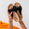 Schwarze Frauenschuhe mit Sonne und Spaßschleife - Schuhe