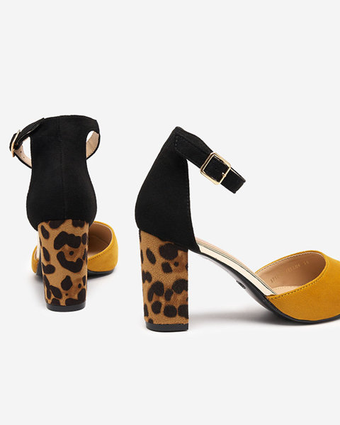 Senffarbene Sandale mit modischem Muster Herino - Footwear