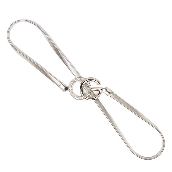 Silberner elastischer Damengürtel mit einem Clip mit Buchstaben - Accessoires